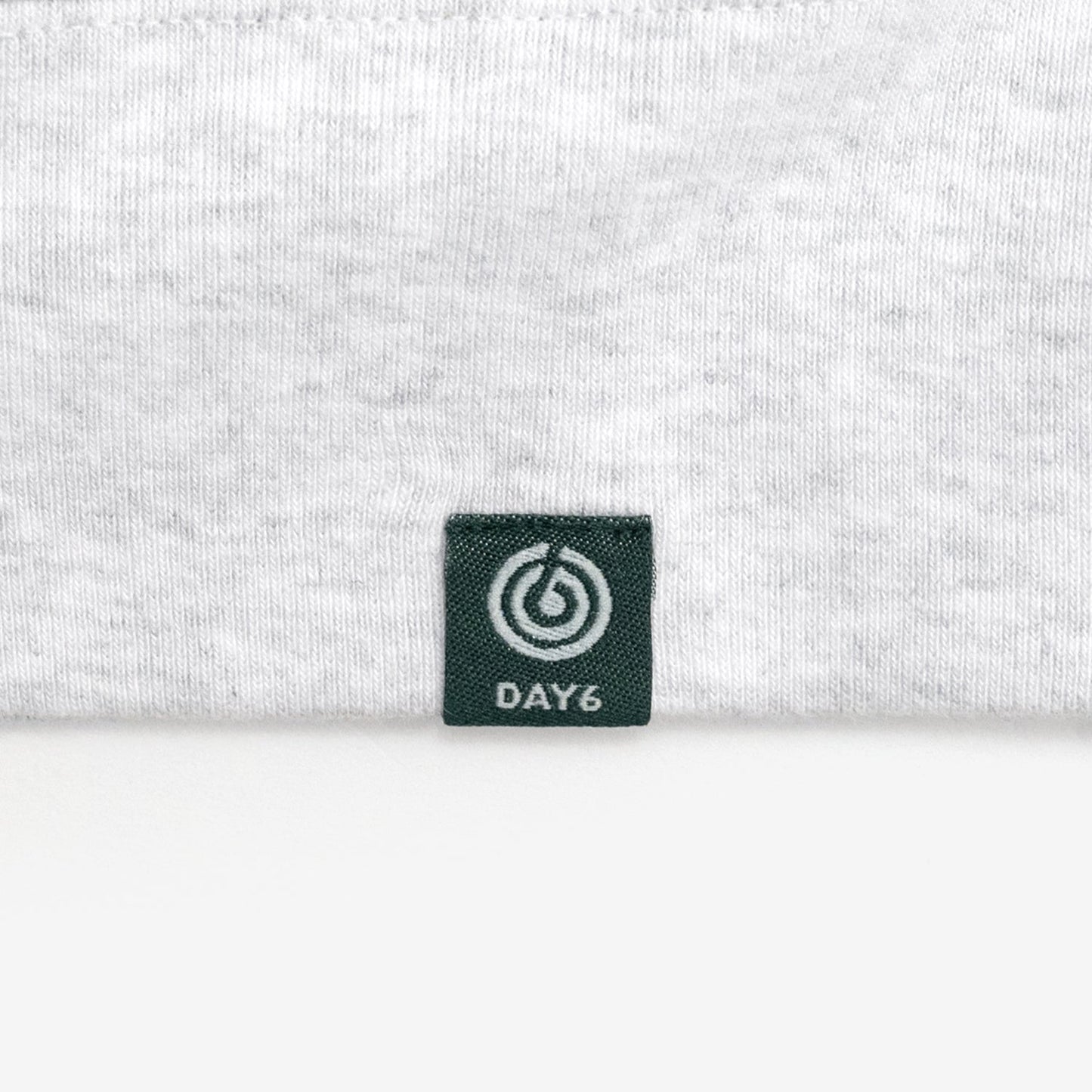 SWEAT SHIRT【L】/ DAY6『3RD WORLD TOUR <FOREVER YOUNG>』