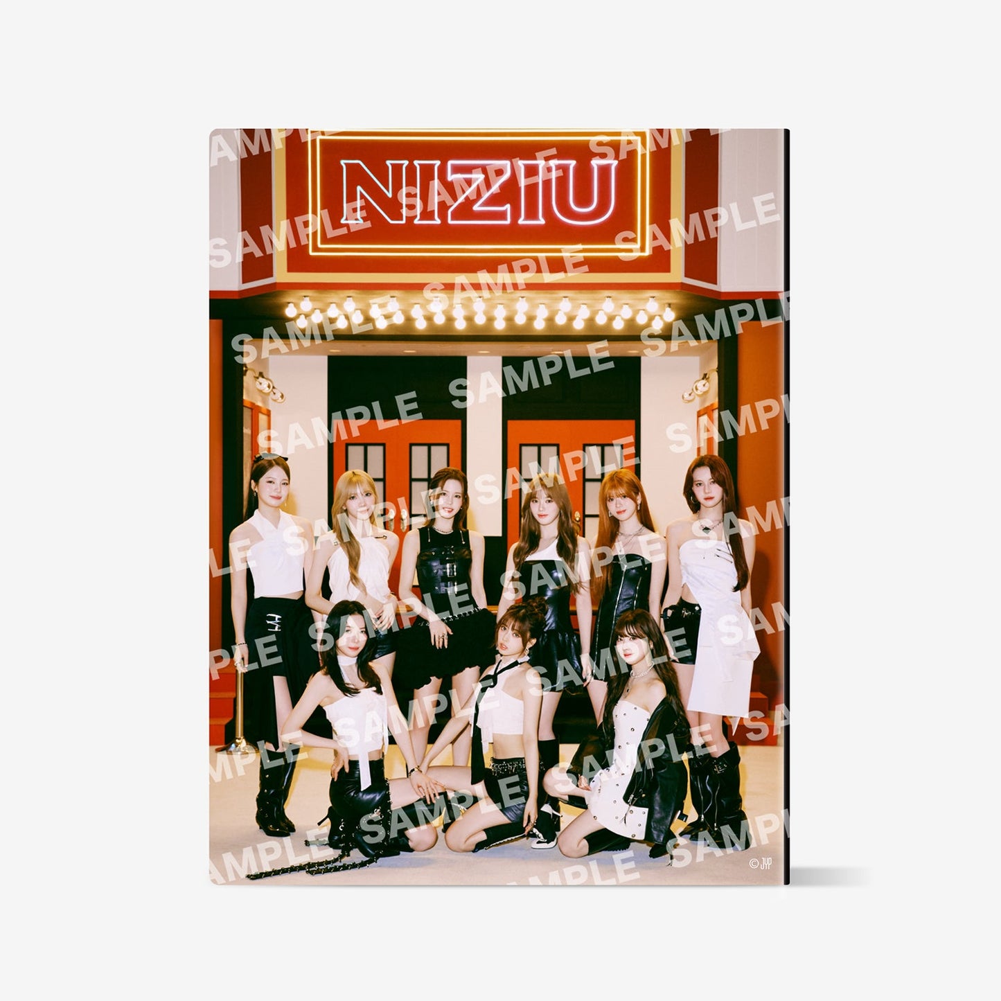 TRADING CARD CASE / NiziU『Live with U 2026 “NEW EvoNUtion”』