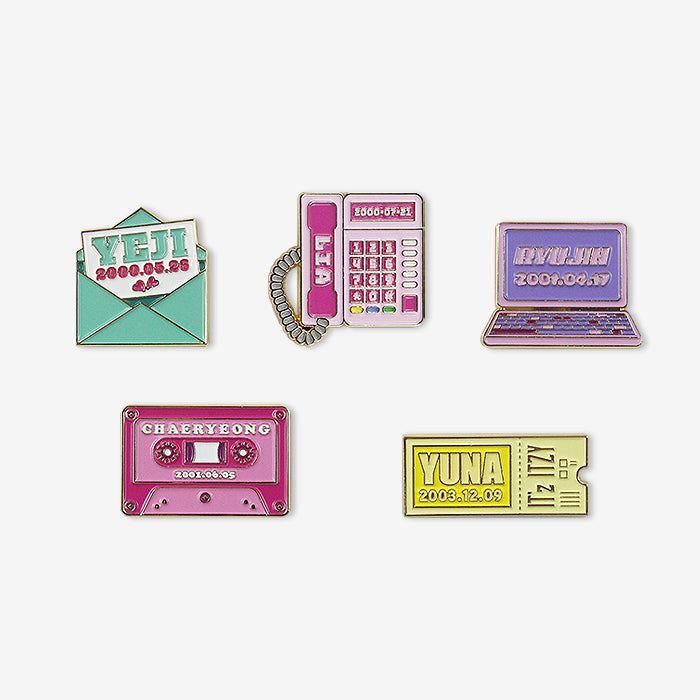 RANDOM PIN BADGE『IT'z ITZY』【Shipped after Early Feb.2022】