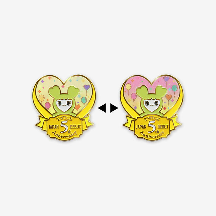 TWICE LOVELYS LENTICULAR PIN BADGE - JEONGVELY『TWICE JAPAN DEBUT 5th Anniversary Goods』