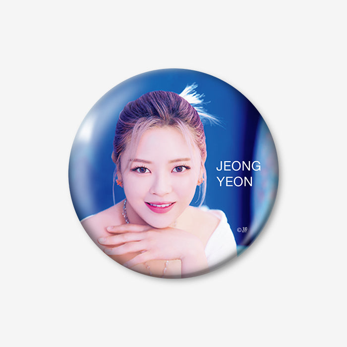 PHOTO BADGE - JEONGYEON『Celebrate』【Shipped after late Aug.】